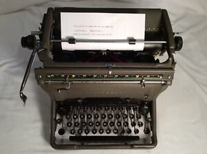 Vintage 1952 Underwood SS Model Desk Typewriter 11-7035122 Very Nice Types Great