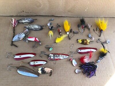 LOT OF OVER 20 VINTAGE FISHING LURES 
