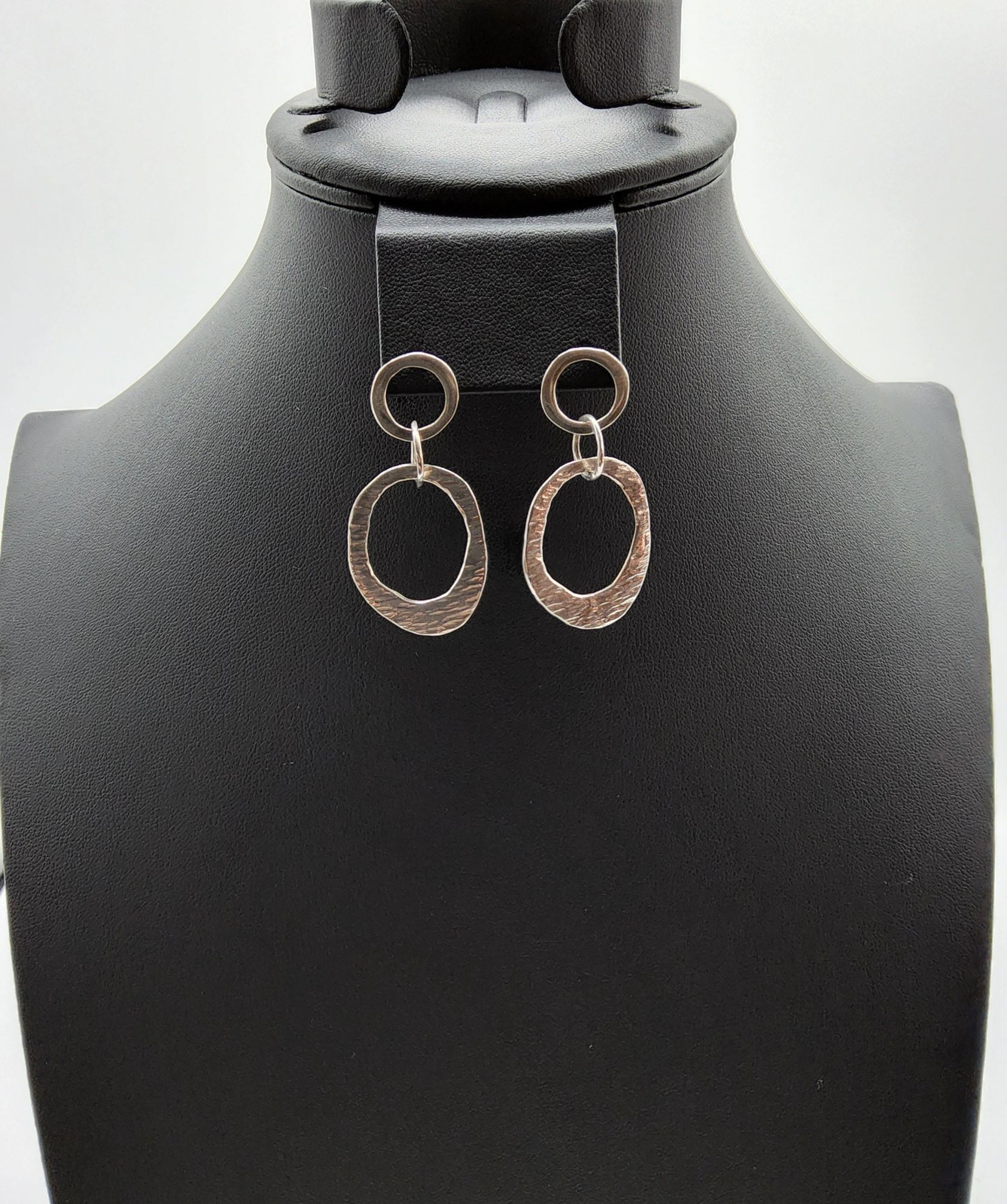 Silpada Interlocking Circle Textured Post Back Ea… - image 2