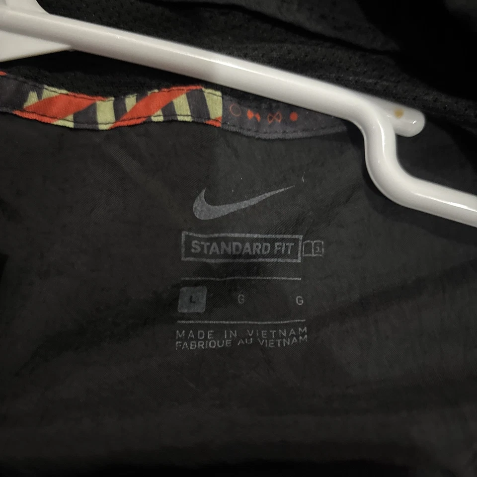 Chaqueta cortavientos con capucha cremallera completa Nike Sportswear negra CU4999-010 para hombre talla L Foto 4 de 4