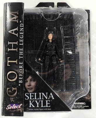 Selina Kyle Gotham Deluxe Action Figure with Base Diamond Select (SEALED)