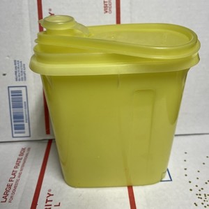 Vintage 1 Quart Tupperware Pitcher 792-9 Yellow With 793-16 Lid And 564-4 Cap