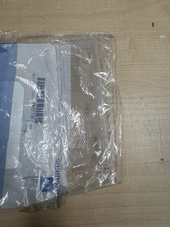 OEM GM 15911049 CLEAR LENS COVER DOME LIGHT SILVERADO SIERRA TAHOE 07-14 - Image 3 of 3