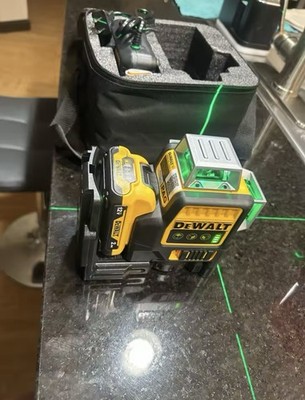 DEWALT DW089LG 12 Line 3X360° Green Laser Level/Self Leveling 12V Kit W/ Charger