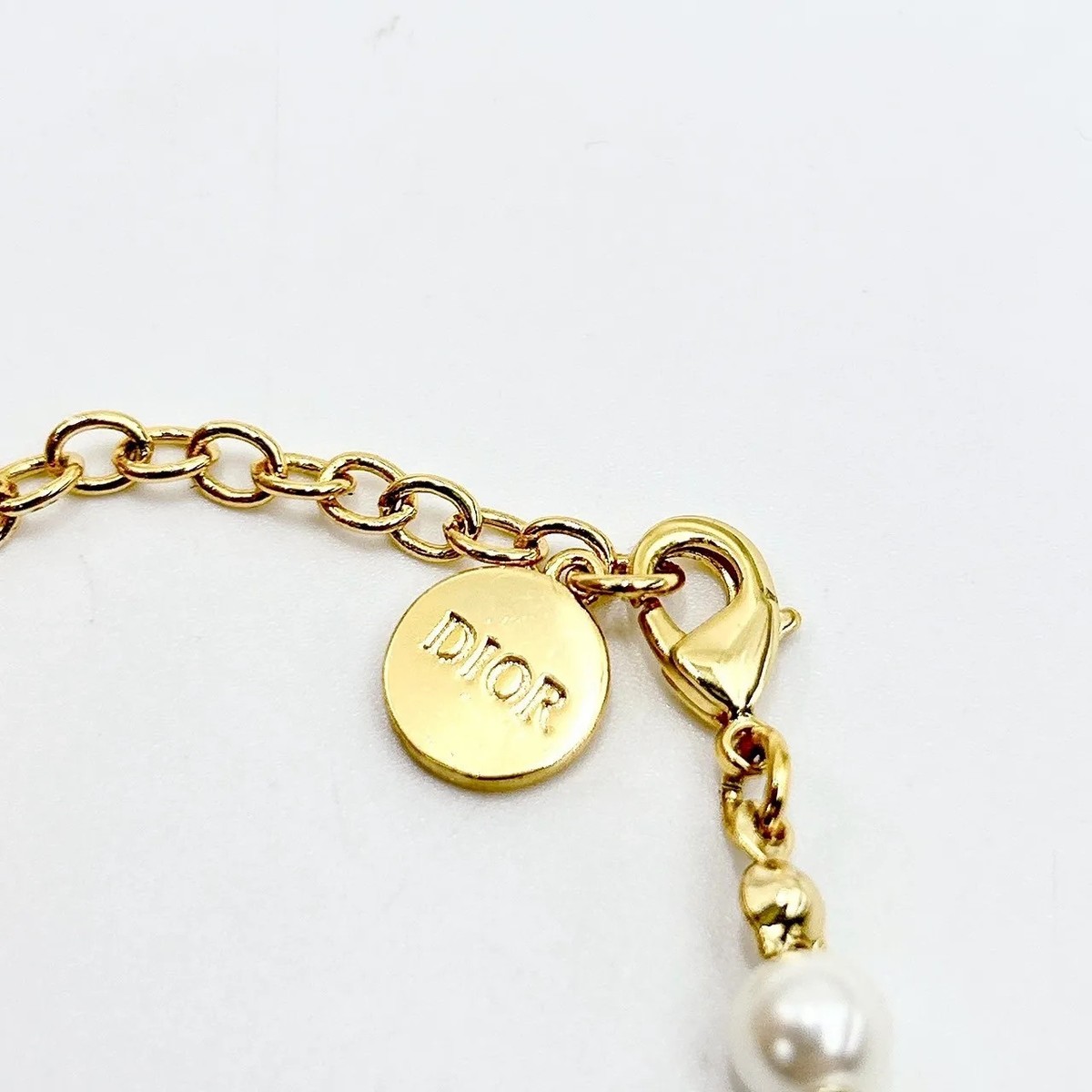 30 Montaigne ショートネックレス 正規品 30 Montaigne Short Necklace Pink-Finish Metal and Pink Resin