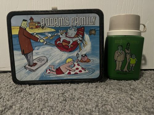 Vintage 1974 "Adams Family" Metal Thermos Brand Lunchbox & Thermos Combo. - Picture 6 of 9