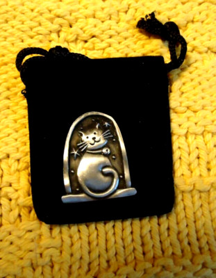 POCKET MEDAL LOVE ME LOVE MY CAT MADE OF METAL IN SMALL VELVET POUCH NEW GIFT