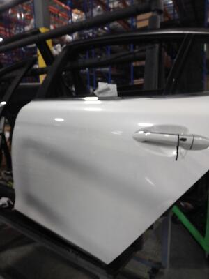 2015 KIA K900 Left Door White OEM Used 94000 Miles - No Warranty