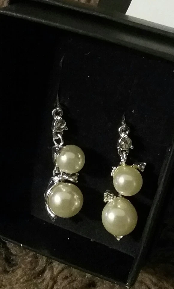 PENDIENTES AVON NUEVOS EN CAJA PERLAS DE IMITACIÓN "NOCHE EN EL BALLET" Nuevos Foto 3 de 3