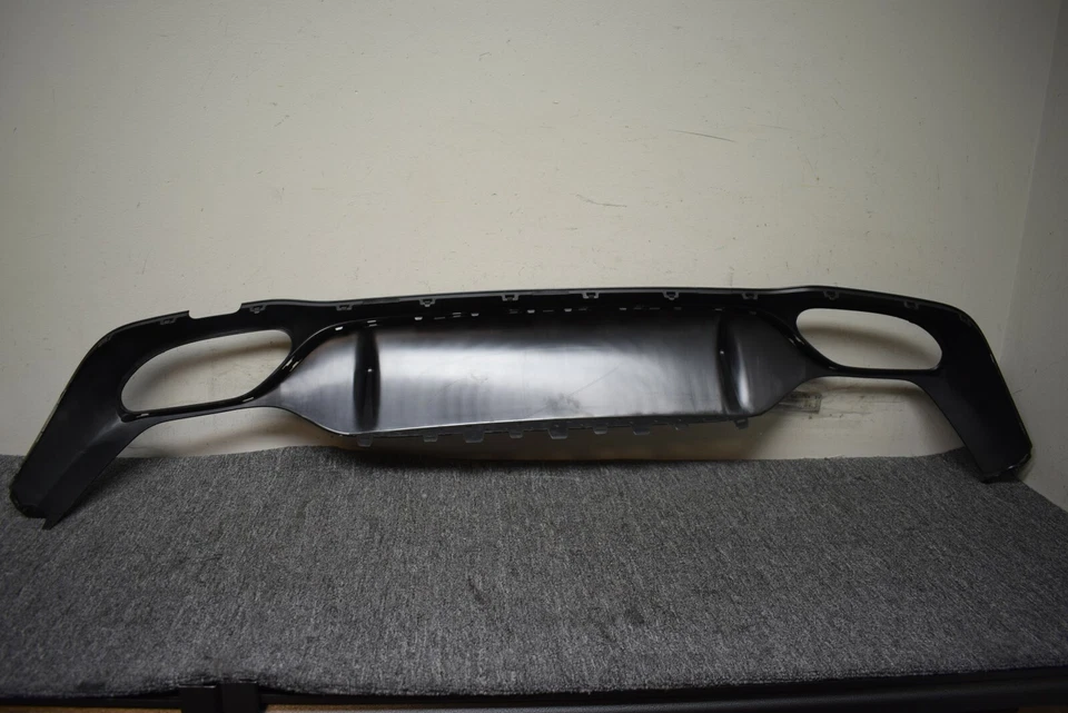 Mercedes Benz E300 2017-2019 panel de moldura trasero OEM de fábrica Foto 4 de 4