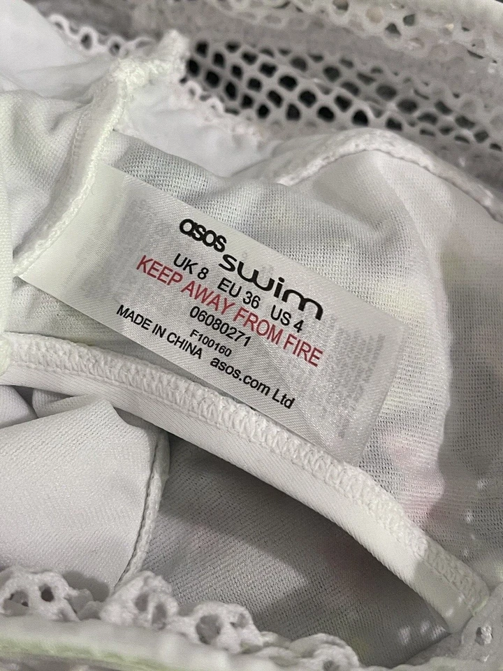 Parte inferior de bikini bordada con pompón premium talla 4 de ASOS DESIGN de EE. UU. Foto 4 de 4