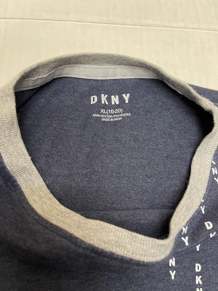 Camiseta gráfica DKNY para niños jóvenes talla XL 18-20 Foto 4 de 4
