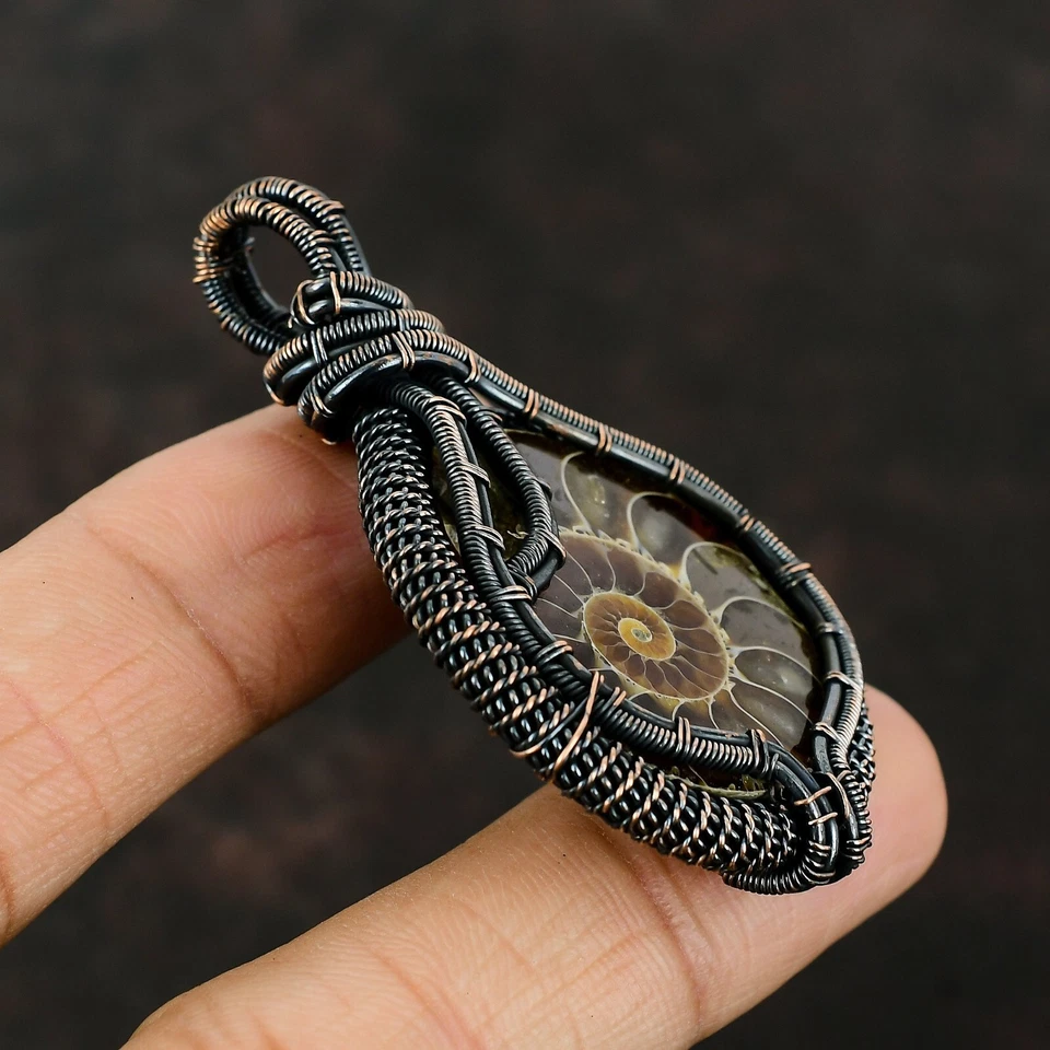 Colgante envuelto en alambre fósil de amonita hecho a mano cobre joyería de regalo 2,56" Foto 4 de 4