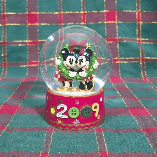 Disney Store Mickey Minnie Mouse 2009 Christmas Snow Globe Winter Holidays