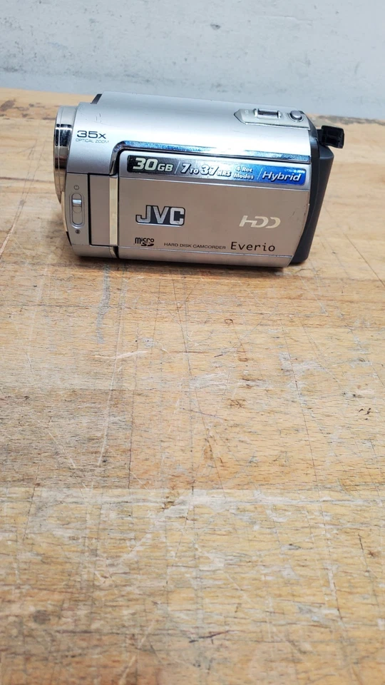 JVC GZ-MG330HU Hybrid 30GB HDD 35x Optical Camcorder W/ Case - Image 3 of 4