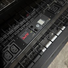 APC AP7869 METERED RACK PDU 208V 30-OUTLETS 14.4 KVA UPS POWER / USED