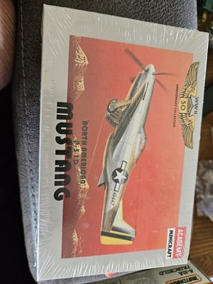1/144 ACADEMY MINICRAFT  WWIl North American P51D Mustang  PLANE