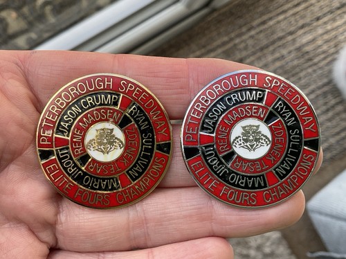 Peterborough Speedway Pin Insignias X2 Motocicleta Carreras Elite Jason Crump Etc - Imagen 1 de 9