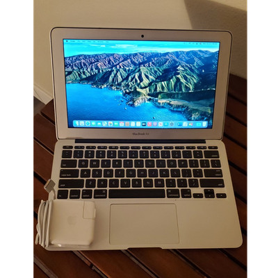MacBook Air 2015 (11-inch, Microsoft office and final cut pro installed)