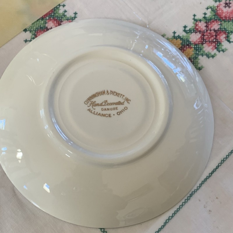 Cunningham & Pickett Inc. Danube Ceramic Floral Plate Blue Rim Alliance Ohio