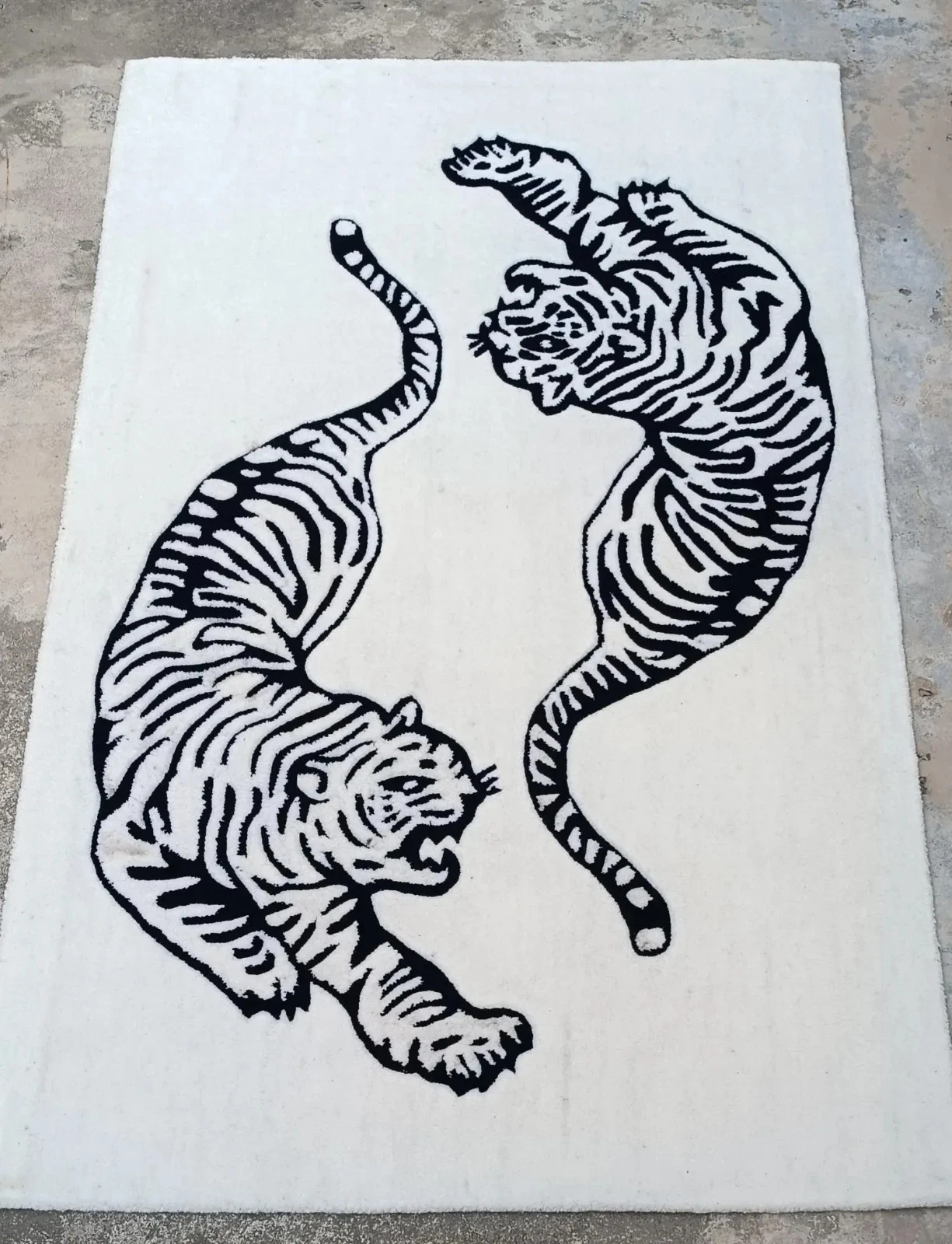 Hand Tufted Tiger Wool Rug – Modern Animal Art Living Room Area Rug 8x10 & 9x12
Opens in a new windo