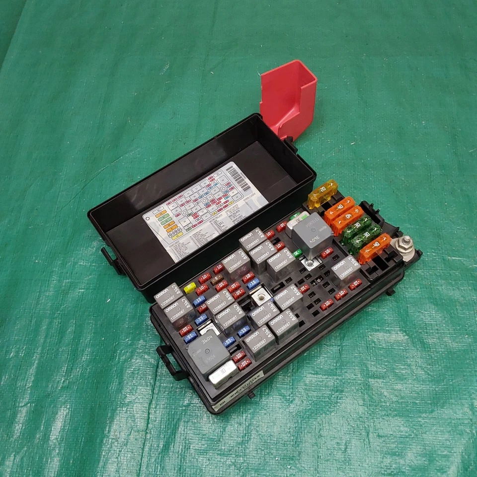 Caja de conexiones de fusibles debajo del asiento trasero Cadillac Deville 2000-2005 OEM 15410962 Foto 2 de 4