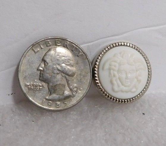 VERSACE ロコフリントトロストリンクフティ B7GWA735HSP86 899 One (1) Uncirculated VERSACE Medusa Logo Head Button .83