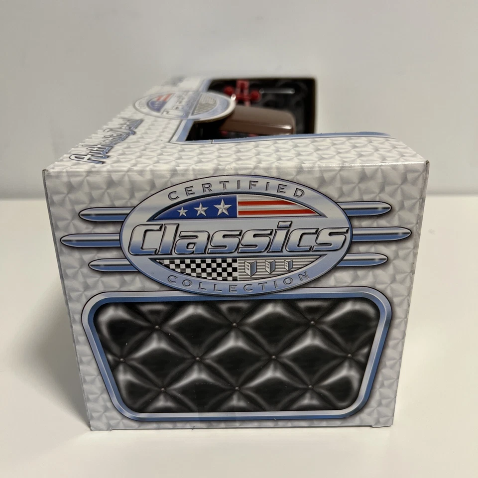 Road Legends- Classics Collection- 1934 Ford Pickup Tow Truck, 1:18 Brown - Image 2 of 4