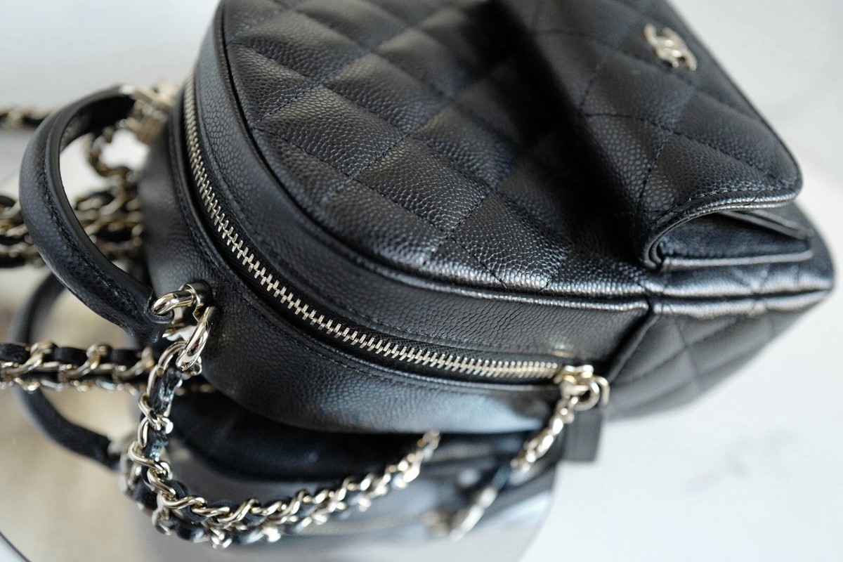 シャネル 25C ミニバックパック キャビア ブラック BNIB Chanel 24C Mini Backpack in Black Grained Leather with