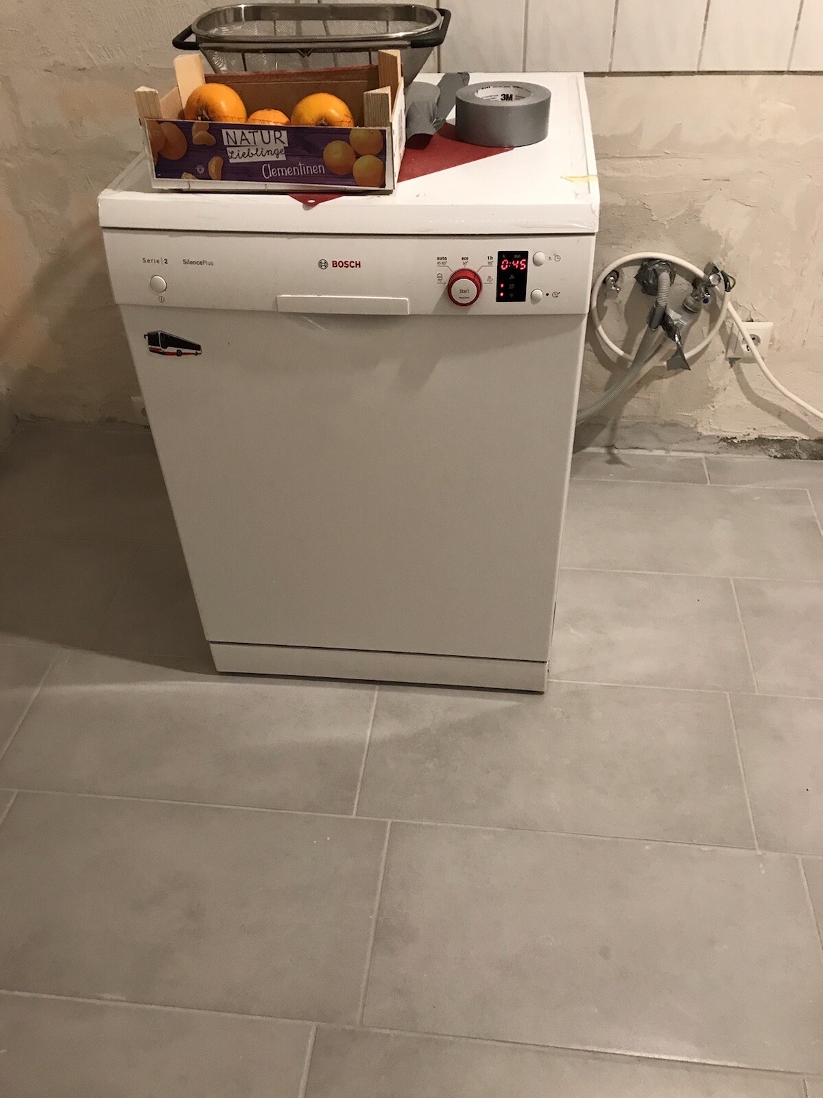 Bosch Spülmaschine 60 cm. Drei Jahre alt. Bezahlen Bar mit Kaufvertrag