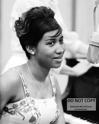 ARETHA FRANKLIN ''THE QUEEN OF SOUL'' - 8X10 PUBLICITY PHOTO (EP-342)