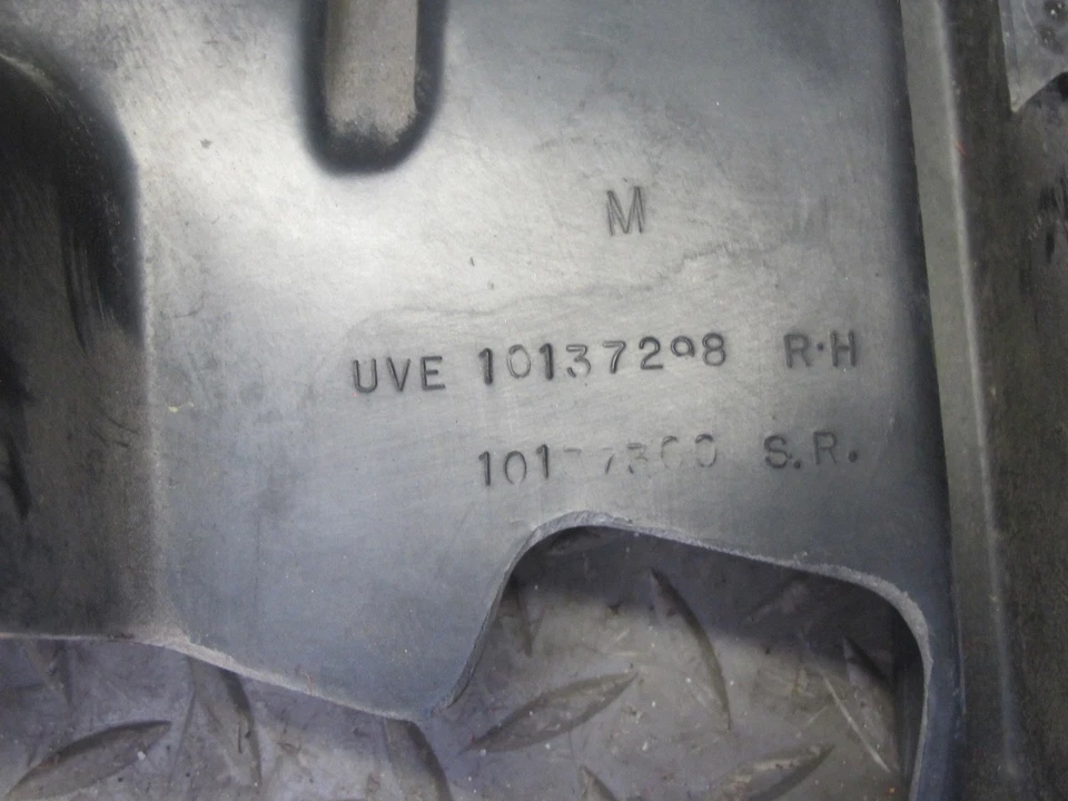 91-96 CHEVROLET CORVETTE C4 JUEGO PROTECTOR CONTRA SALPICADURAS GUARDABARROS DELANTERO DERECHO OEM Foto 3 de 4