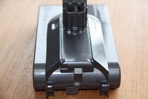 Dyson V8 21,6V Akku SV10 215681 Animal Absolute Fluffy - OHNE LADEUNG