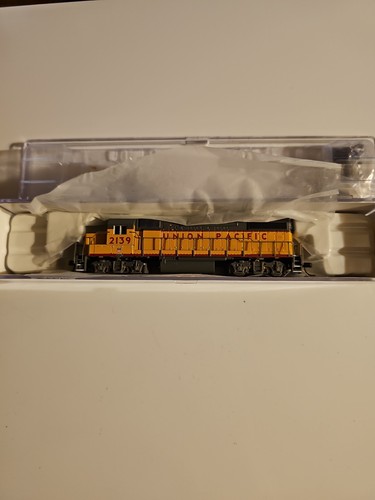 Locomotora diésel Proto escala N GP38-2 UP Union Pacific 920-75033 carretera #2139 | Condition: New