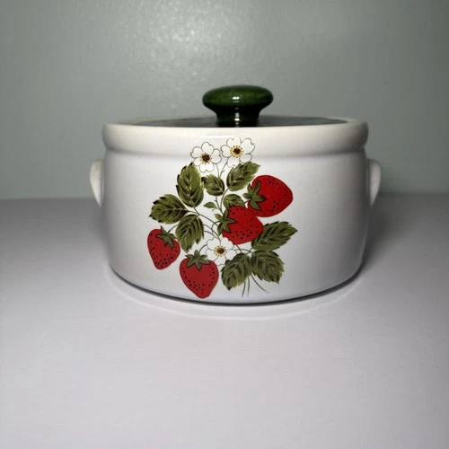 Vtg 1980 Vintage Nelson McCoy Pottery "Strawberry Country" Round Casserole #1421