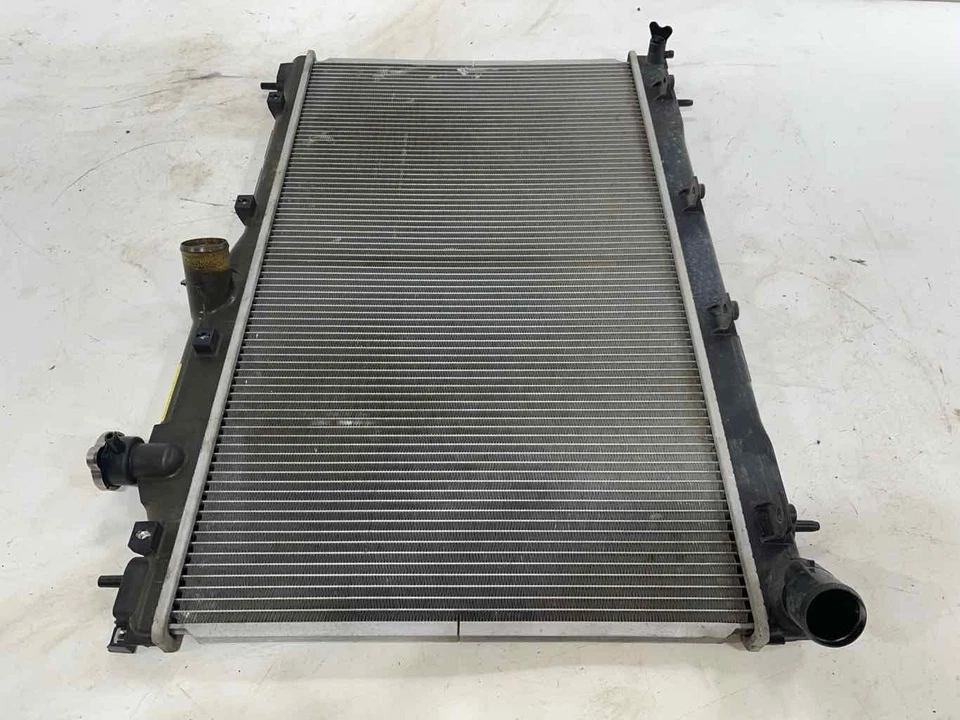 Se adapta a 2019-2024 SUBARU FORESTER 2,5 L AT radiador de refrigeración del motor 45111SJ000 OEM Foto 2 de 4