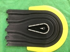 TOMY AURORA AFX RACEMASTERS HO 3"R CURVE 76MM HAIRPIN TRACK C/W YELLOW KERB RING