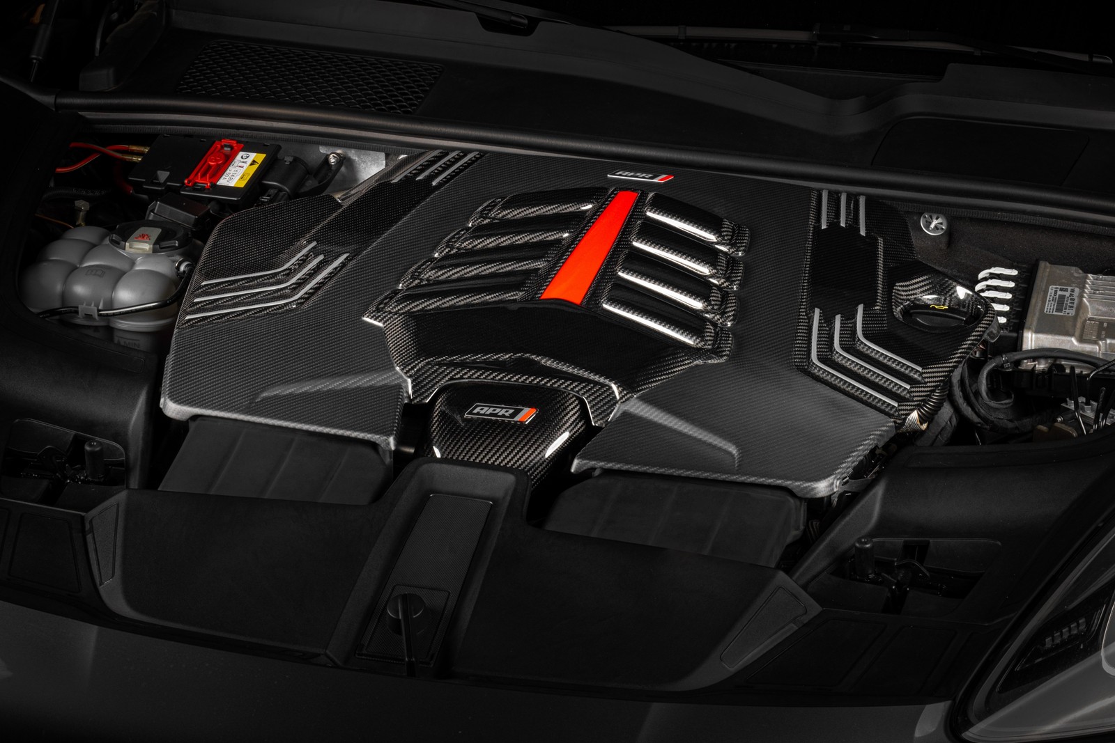 APR Twill Carbon Fiber Engine Cover For 2019-2024 Audi Q7/Q8/SQ7/SQ8/RSQ8 4.0T