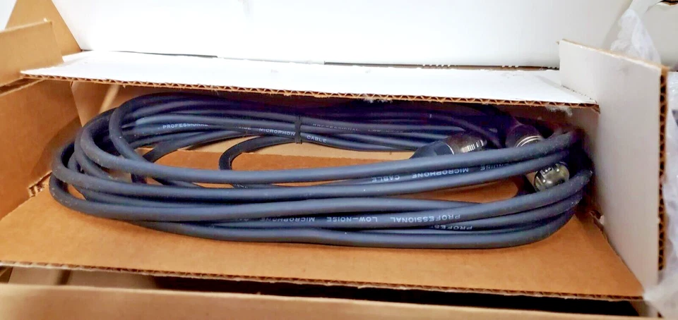 Sennheiser E-Pack e825S Cardioid Dynamic Vocal Microphone Bundle NEW Open Box - Image 4 of 4