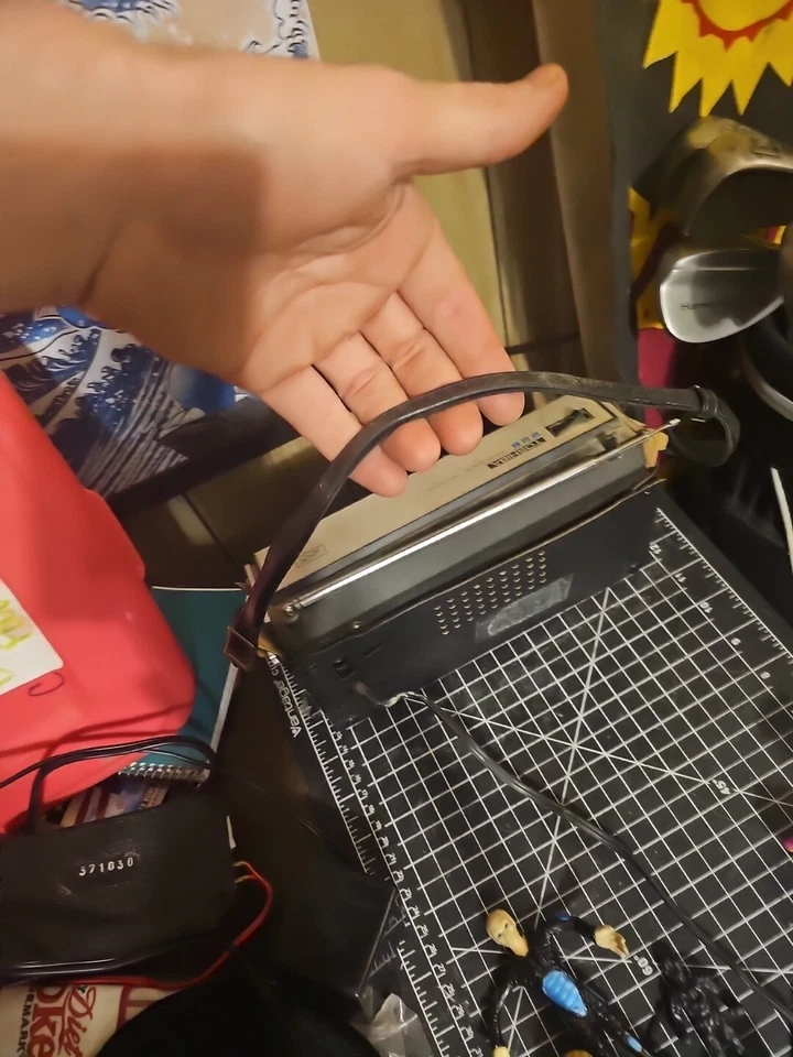 Radio TOSHIBA RM 201 FA, modelo raro, FM, SW, AM. (ref G 908) Foto 2 de 3