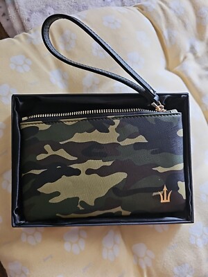 New In Box Spear Brand Camo Women s Wristlet