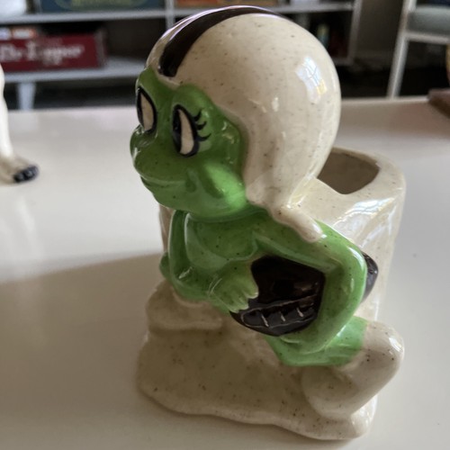 Vintage Frog Football Player Planter Figurine Vase Ceramic 6” Cute - Picture 6 of 10