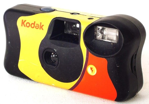 Kodak Disposable Camera with Flash 35mm Preloaded Gold 400 Film 27 Exposures - Picture 6 of 9