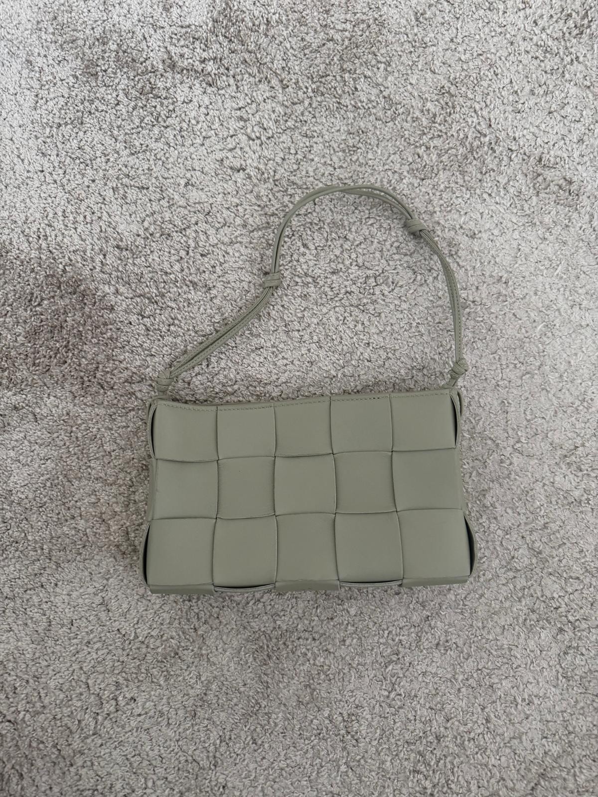 green cassette bottega veneta shoulder bag