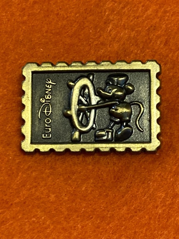 3691    EuroDisney - Steamboat Willie Stamp - Gold Version 1
