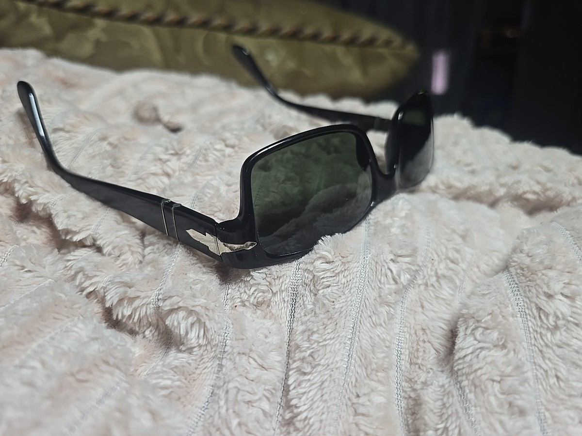 Persol PO3048S
Polarized Lenses
Mens Sunglasses - Black Lenses, gently used 51BW4146mFL._AC_UY1000_.jpg main image 3