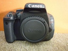 Canon EOS Kiss X5 DSLR Camera with 18-55mm Lens 18MP Used