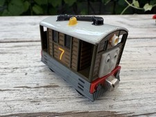 Thomas The Train Diecast Metal Take Along N Play TOBY 7 Brown Train Car 2002
