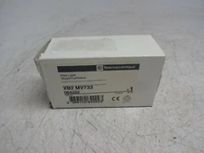 Schneider Telemecanique XB2-MV733 / XB2MV733 New Green Pilot Light