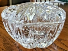 VINTAGE CLEAR GLASS TRINKET DISH WITH LID  3 1/2'' DIAMETER 2 1/4'' TALL